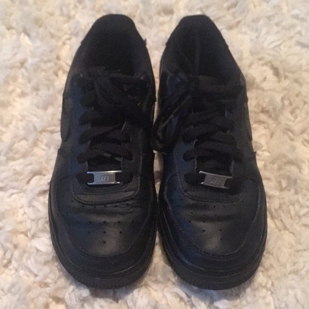 Black Nike Air Force 1 low